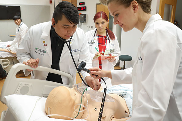 Medical students training lab