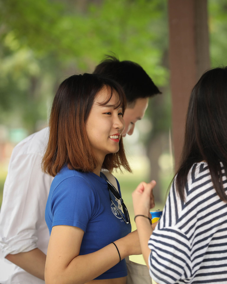 students smiles orientation lunch