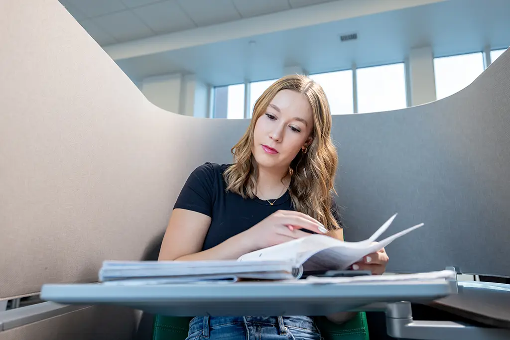 chloe aamodt studying at UND