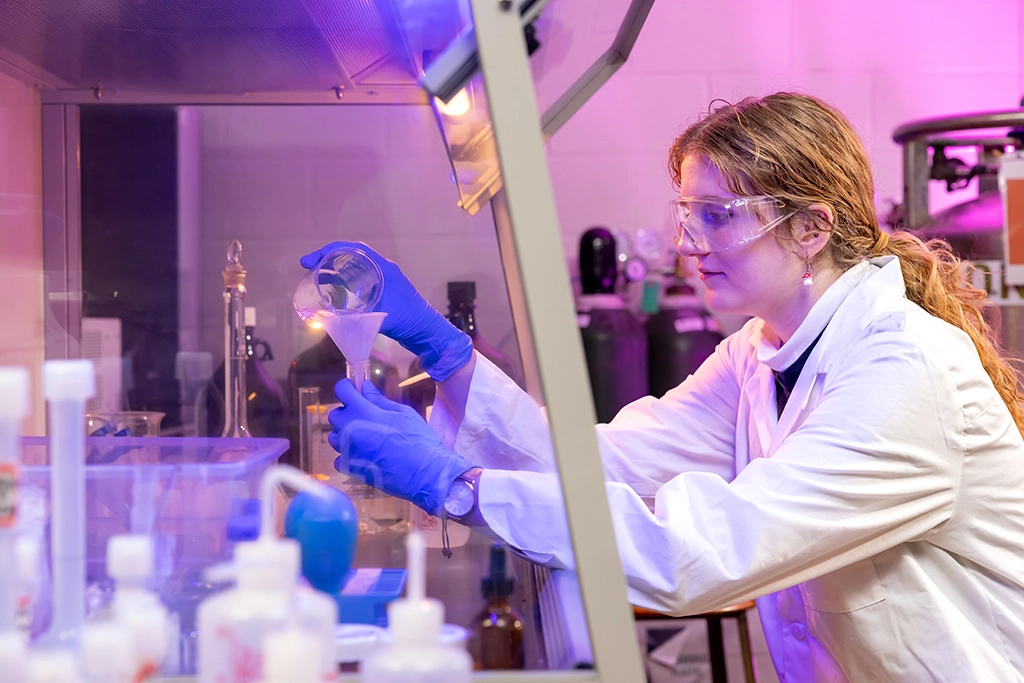 elisabeth in lab working