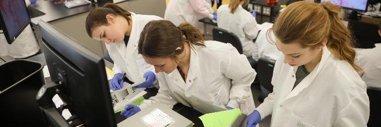 forensic science major students in lab