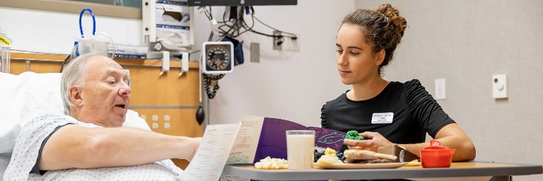 nutrition masters student consulting with patient in hospital