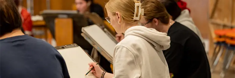 visual arts student using grinder