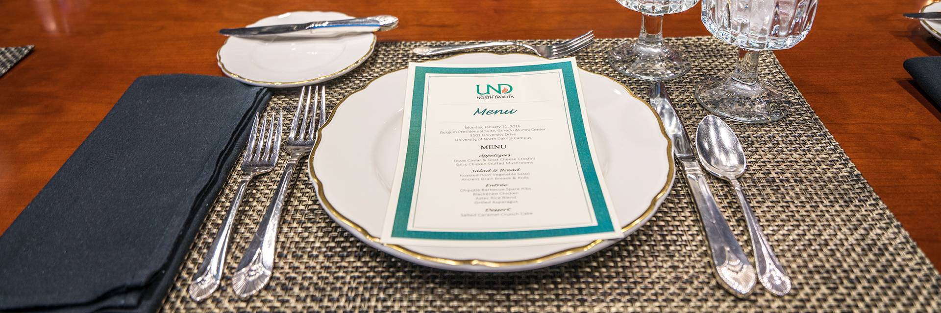 set formal plate with UND menu