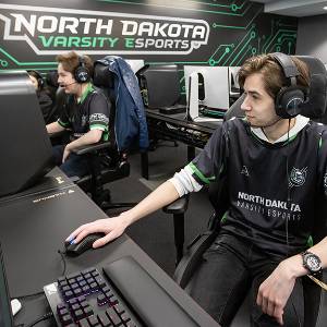 und student playing esports