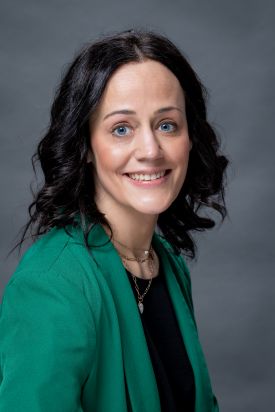 Amanda Bina headshot