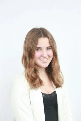 Sarah Kempel in white blazer