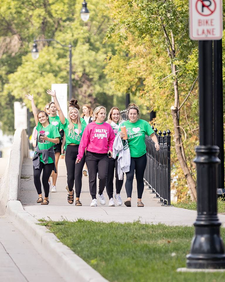 students walking from welcome weekend